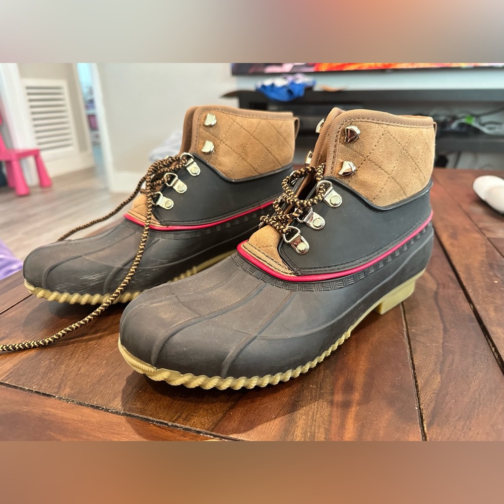 Duck boots